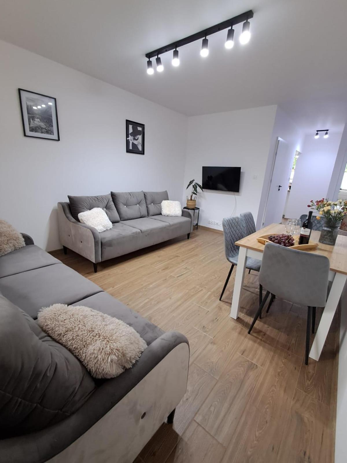 Apartament Przy Stawach Grodzisk Mazowiecki Esterno foto